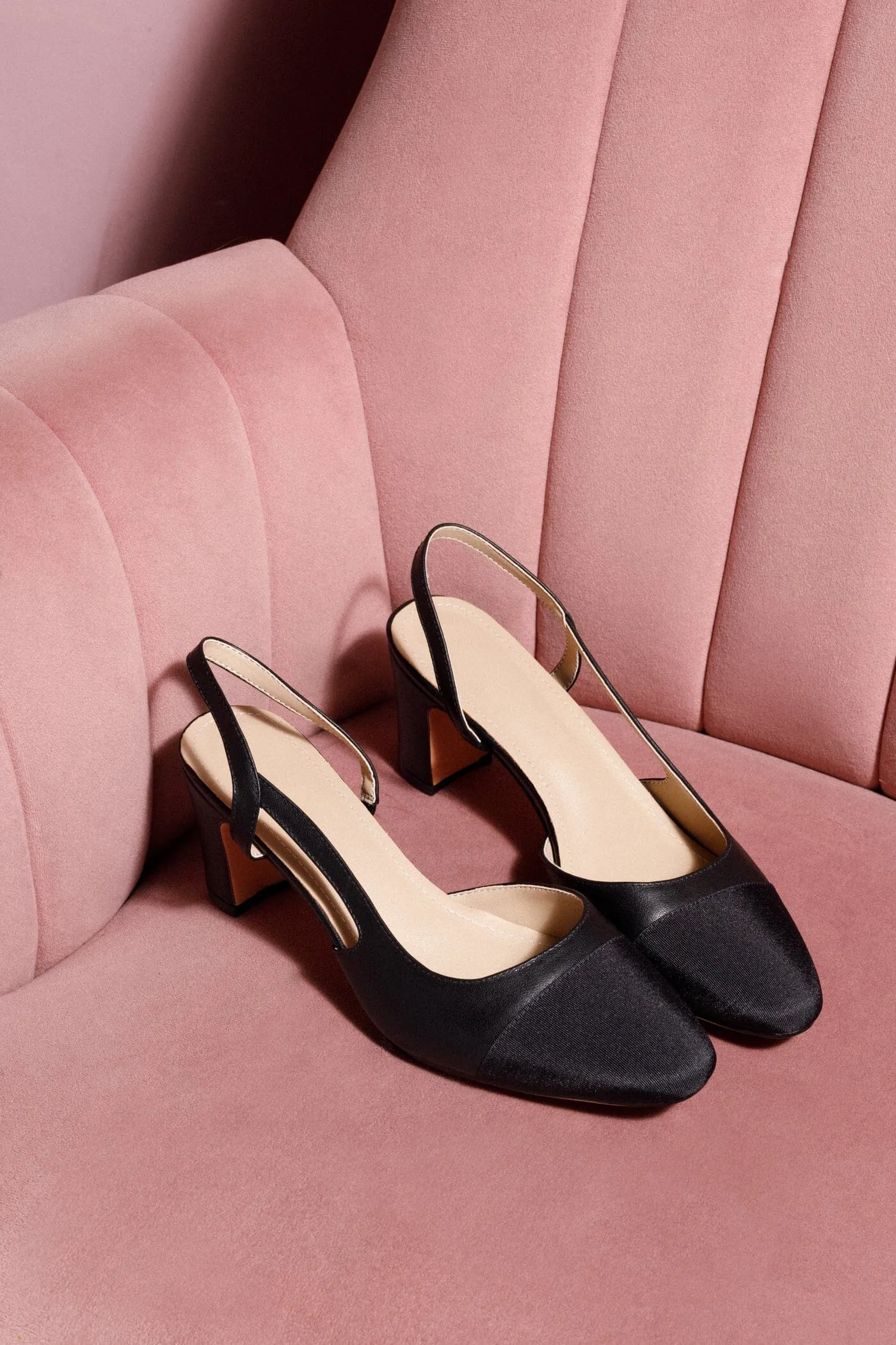 THE SIGNATURE SLINGBACK - BLACK